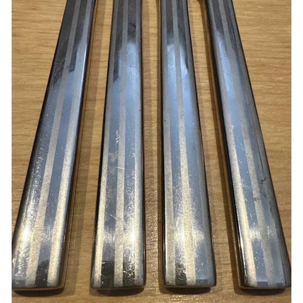 Oneida ILLUMINA   Glossy & Frosted Stripe Stainless Flatware 4 Dinner Knives